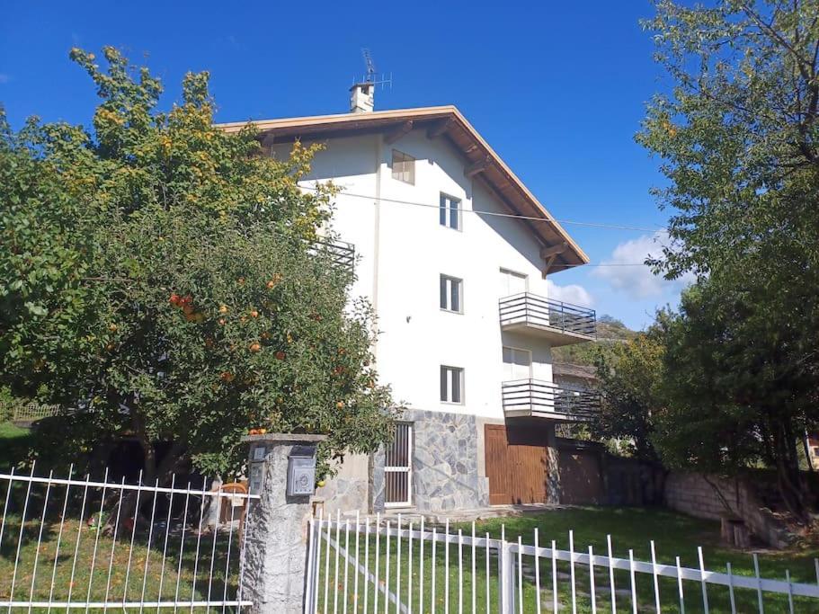 Casa Vacanza Leonardo Lägenhet Chambave Exteriör bild